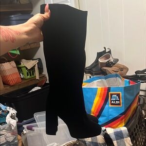 Sleek Black Heeled Boots for a Timeless Look